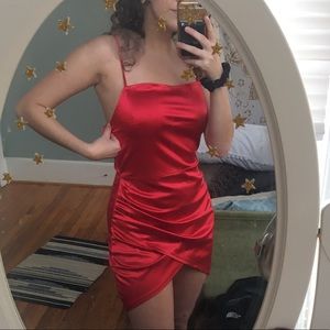 🌟 RED SATIN RUCHED MINI DRESS🌟